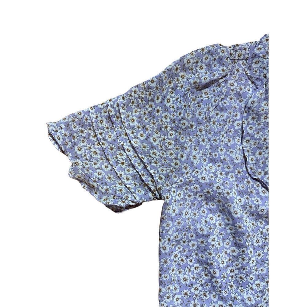 ASTR The Label Womens Lilac Ditsy Floral Ruffle Vneck blouse Sz M - Picture 8 of 10